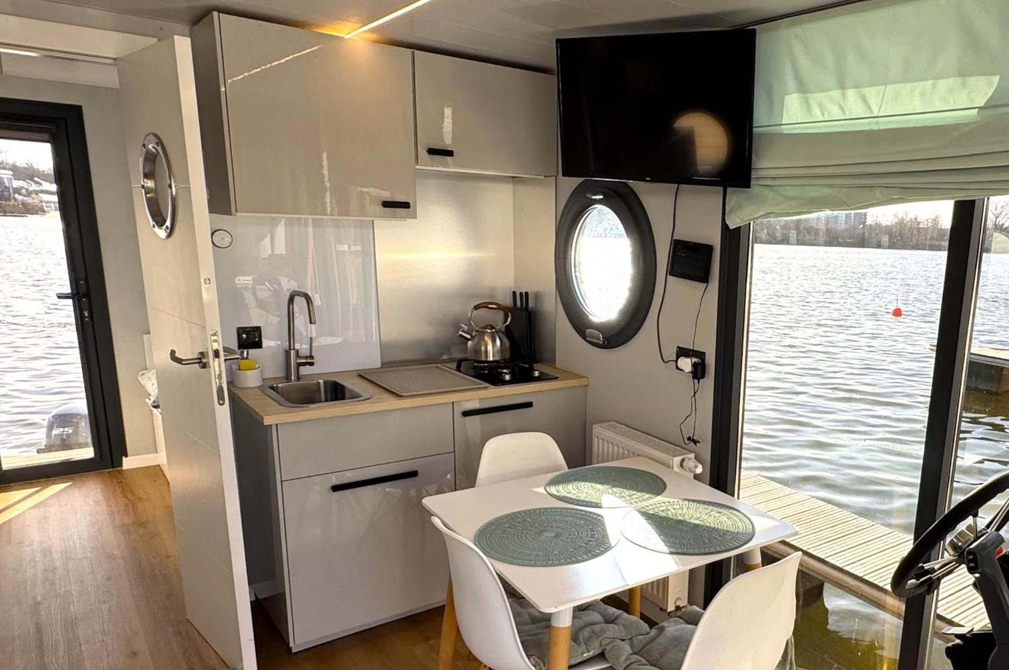 Houseboat Water Boy apartament pływający dom na wodzie łódź Apartamento Wrocław Exterior foto